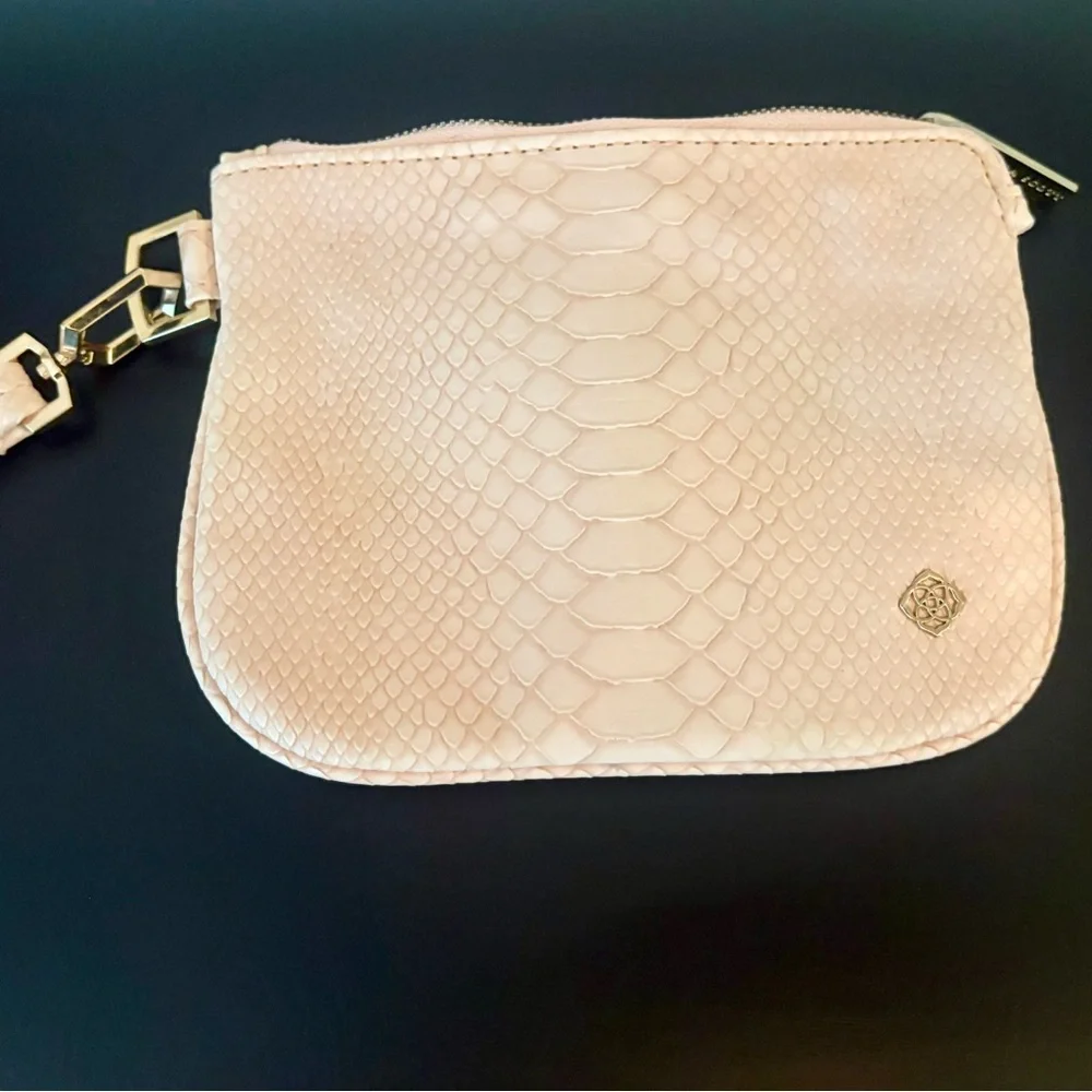 Kendra Scott Wristlet Pouch Womens Small Blush Pink Snakeskin Embossed‎